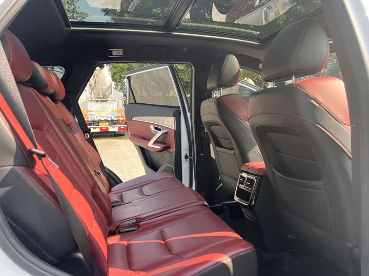 Photo 8 - Jetour X70 Plus