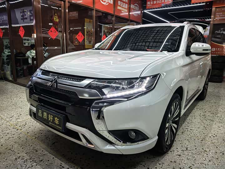 Фото 1 - Mitsubishi Outlander