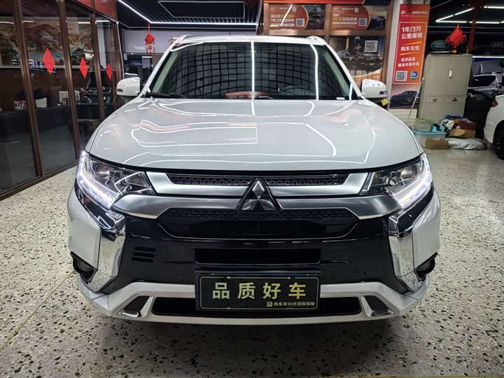 Фото 2 - Mitsubishi Outlander