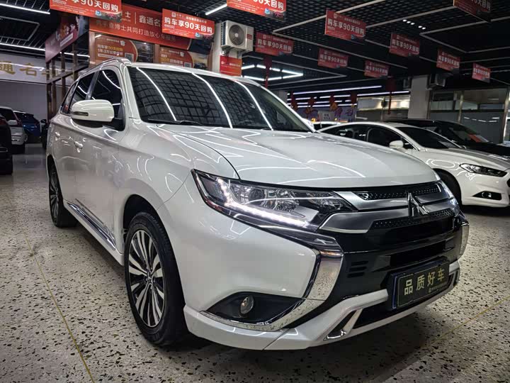 Фото 3 - Mitsubishi Outlander