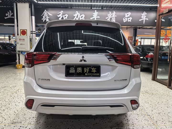 Фото 6 - Mitsubishi Outlander