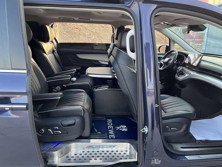 Фото 4 - Roewe iMax 8