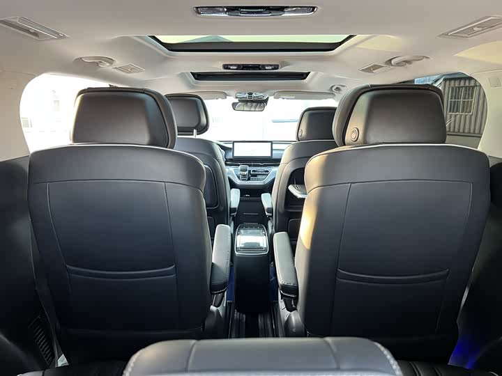 Фото 5 - Roewe iMax 8