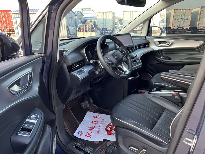 Фото 7 - Roewe iMax 8