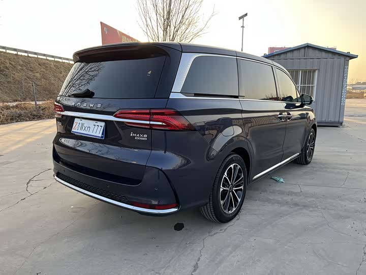 Фото 9 - Roewe iMax 8
