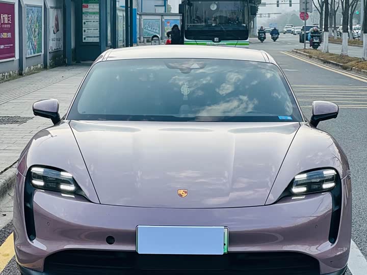 Photo 2 - Porsche Taycan