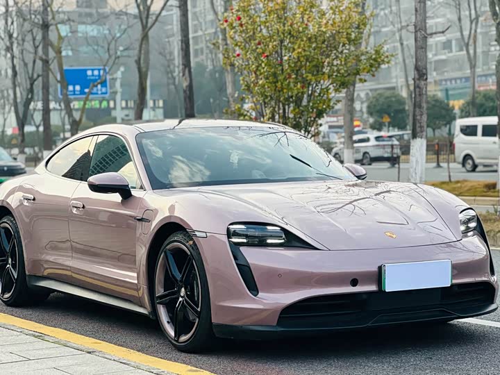 Photo 3 - Porsche Taycan