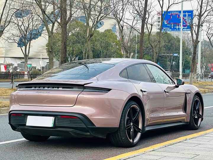 Photo 4 - Porsche Taycan