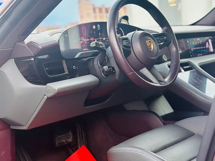 Photo 6 - Porsche Taycan