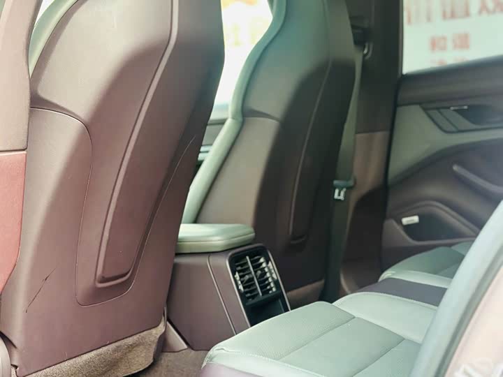 Photo 8 - Porsche Taycan