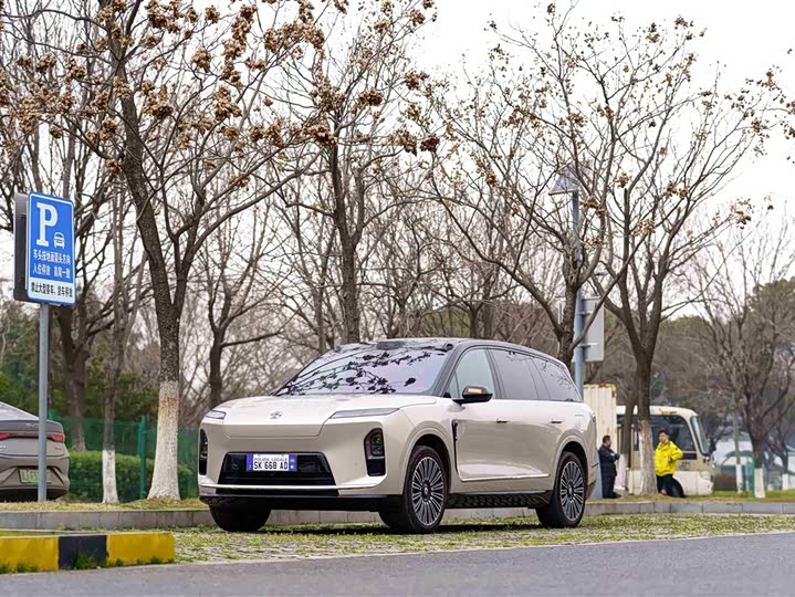 Фото 1 - Nio ES8