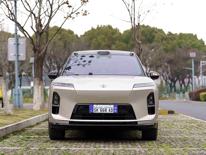 Фото 2 - Nio ES8