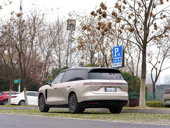 Фото 6 - Nio ES8