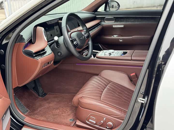 Фото 3 - Genesis G90