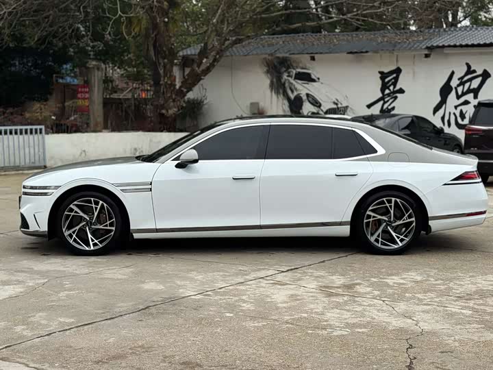 Фото 8 - Genesis G90