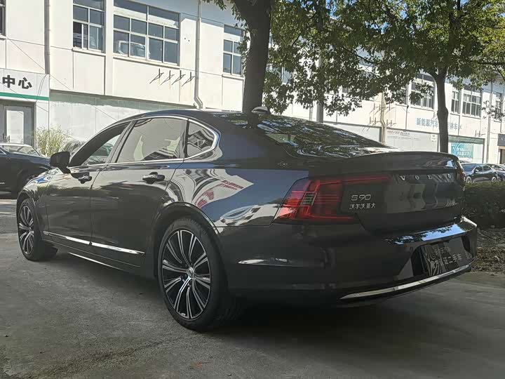 Photo 4 - Volvo S90
