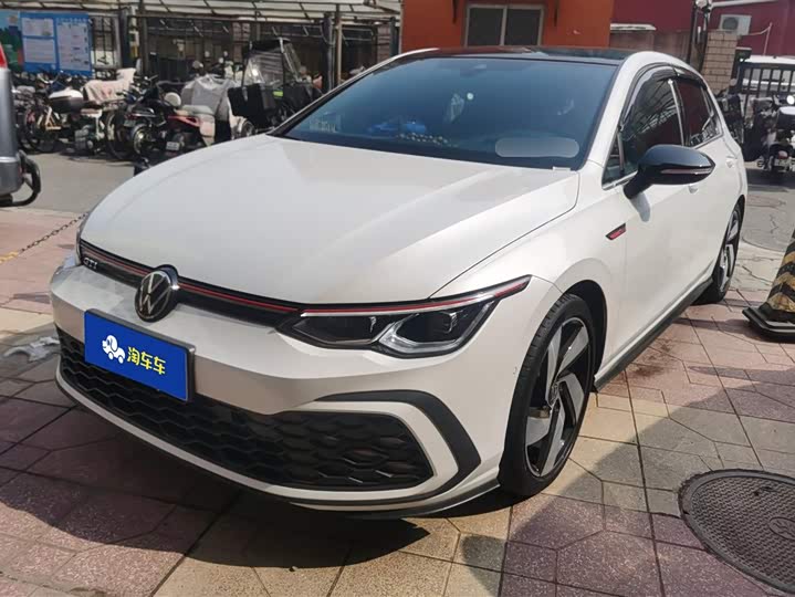 Фото 1 - Volkswagen Golf GTI