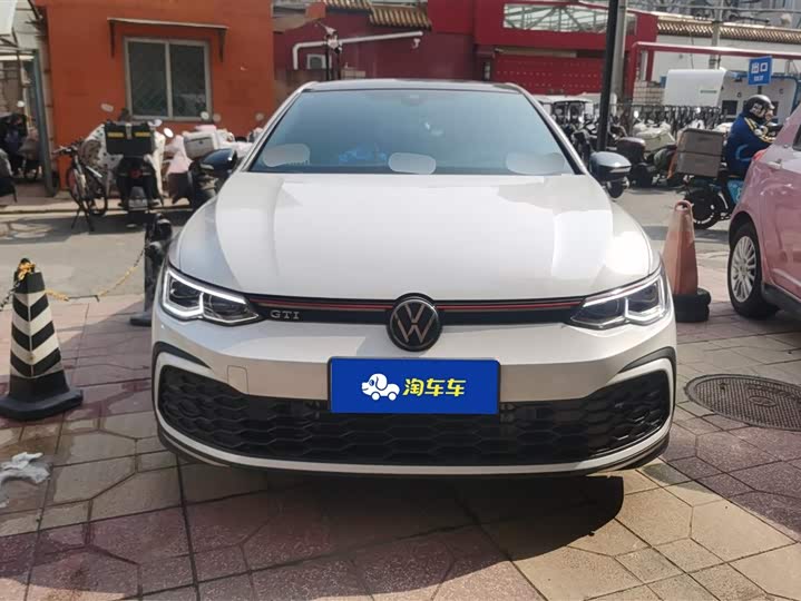 Фото 2 - Volkswagen Golf GTI