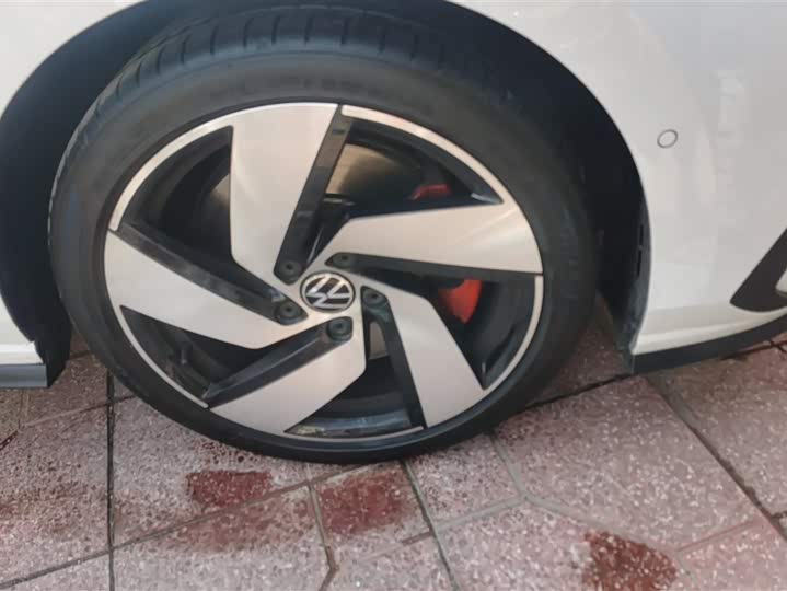 Фото 6 - Volkswagen Golf GTI