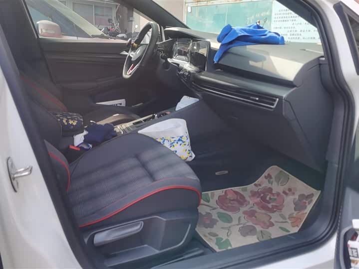 Фото 8 - Volkswagen Golf GTI