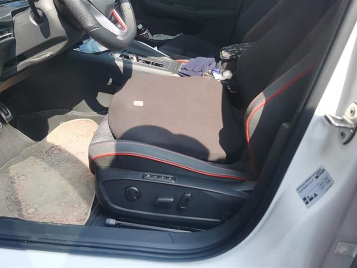 Фото 9 - Volkswagen Golf GTI