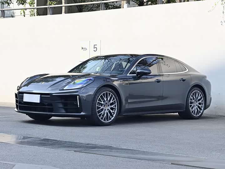 Фото 1 - Porsche Panamera