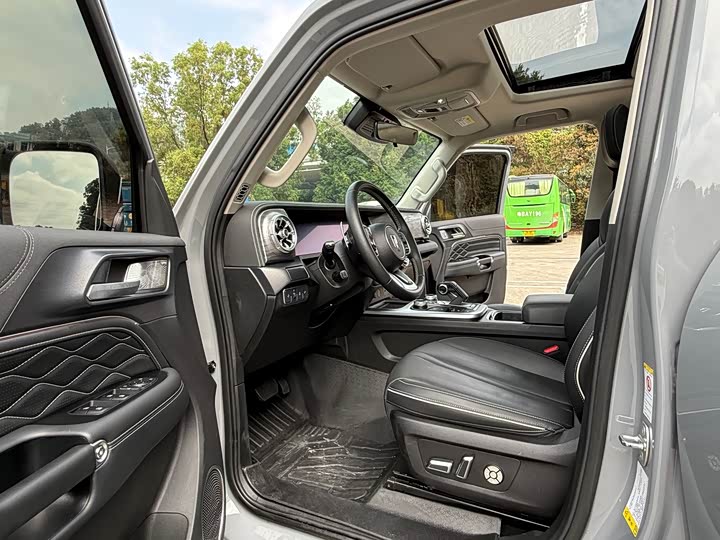 Фото 4 - Tank 300