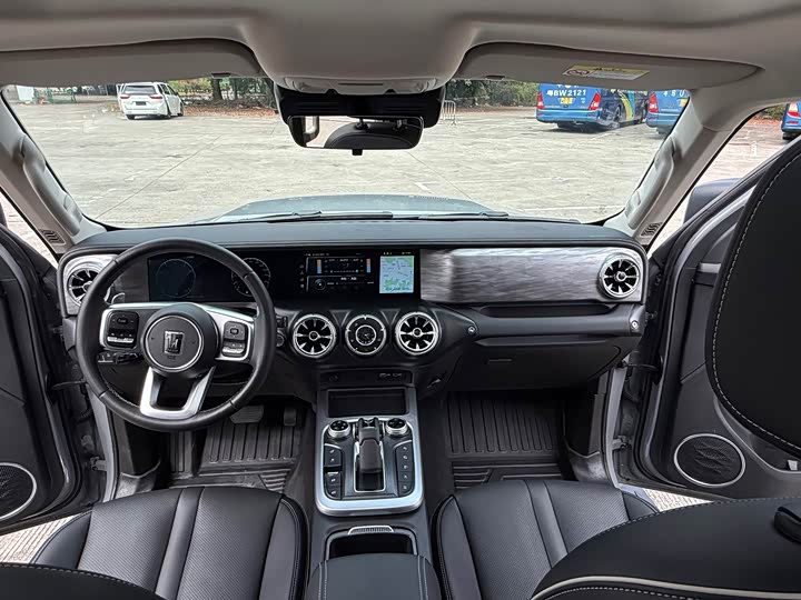 Фото 7 - Tank 300