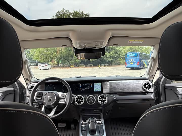 Фото 8 - Tank 300