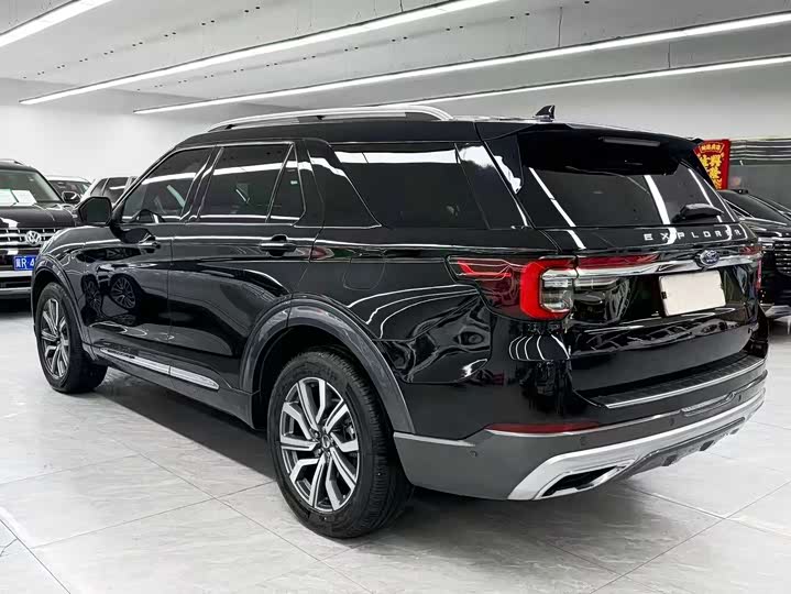 Фото 4 - Ford Explorer