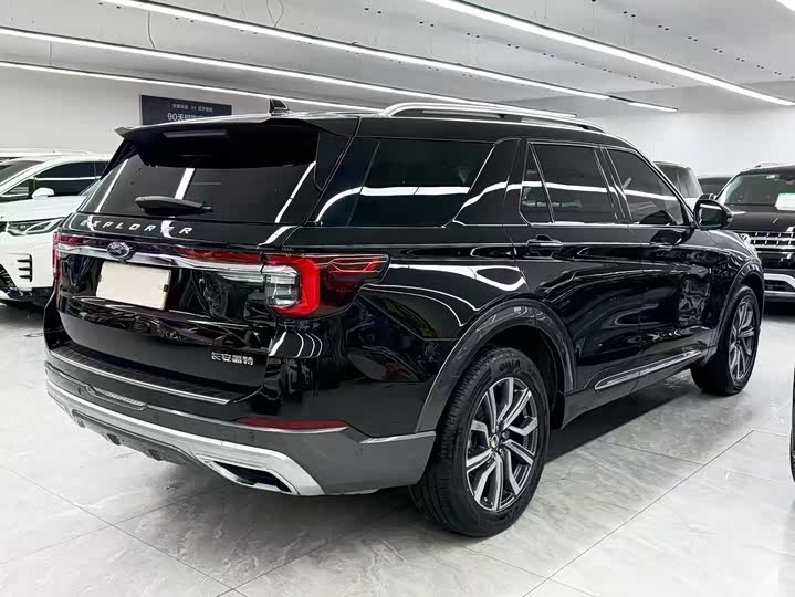 Фото 6 - Ford Explorer