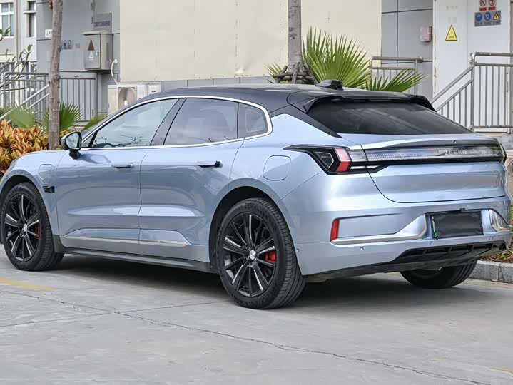 Фото 3 - Zeekr 001