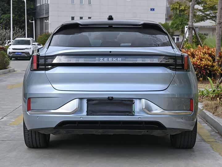 Фото 4 - Zeekr 001