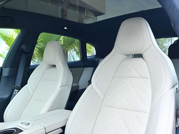 Фото 9 - Zeekr 001