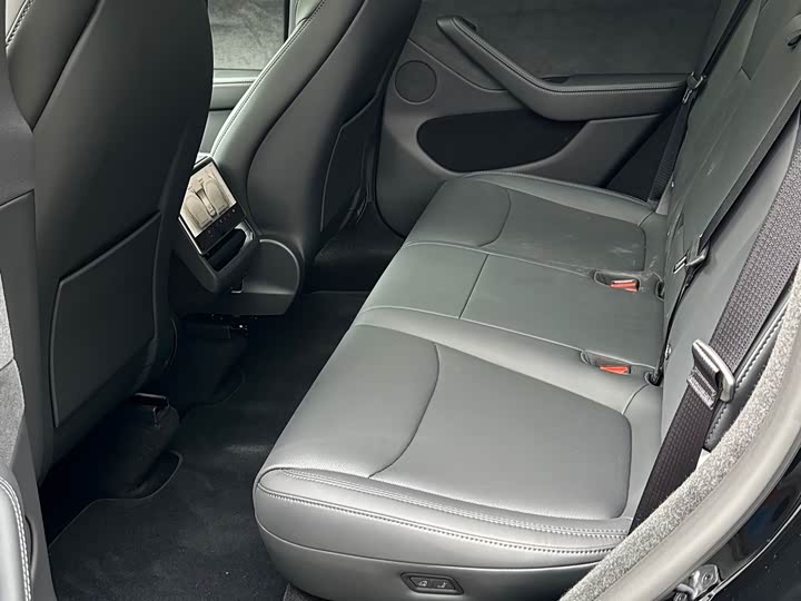 Фото 8 - Tesla Model Y