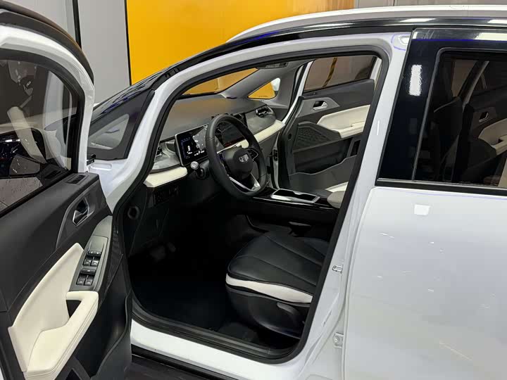 Фото 4 - Geely Geometry E Firefly