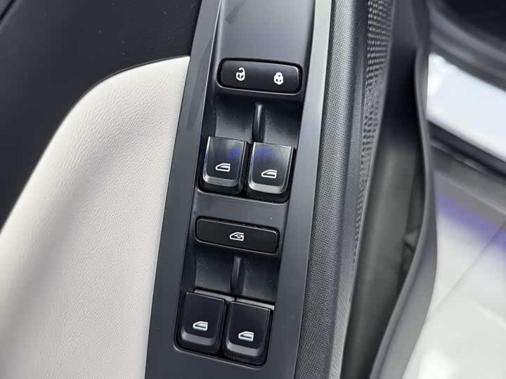 Фото 5 - Geely Geometry E Firefly