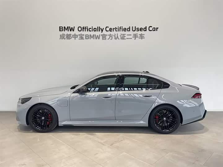 Фото 2 - BMW M5 Hybrid