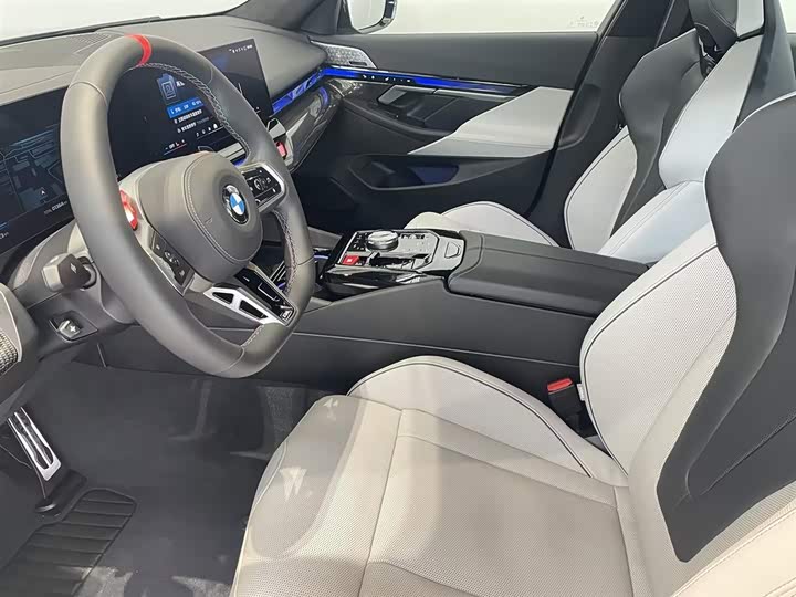 Фото 8 - BMW M5 Hybrid