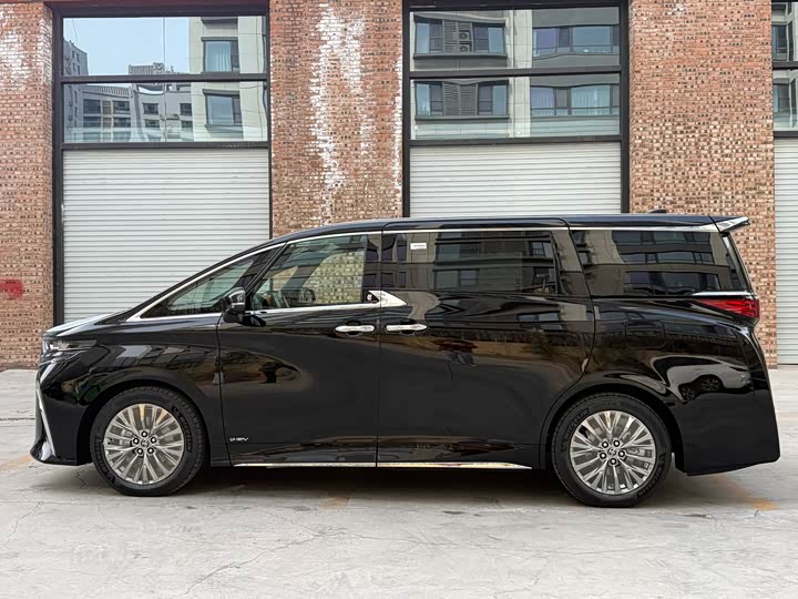 Photo 4 - Toyota Alphard