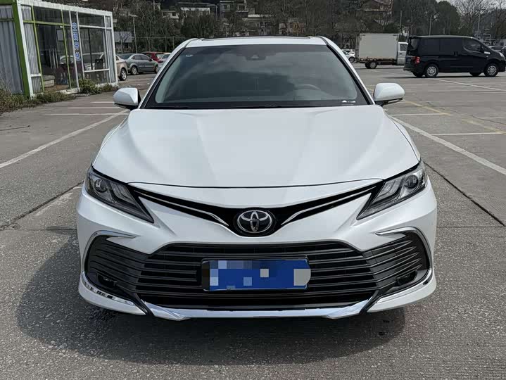 Фото 2 - Toyota Camry