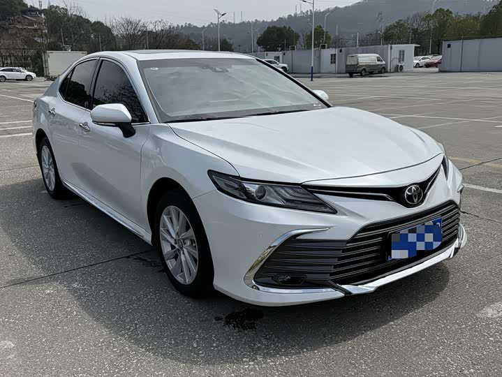 Фото 3 - Toyota Camry