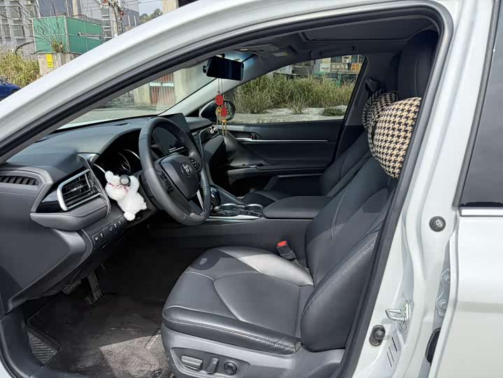 Фото 5 - Toyota Camry