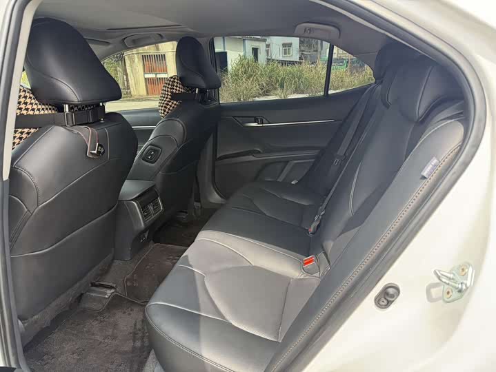 Фото 6 - Toyota Camry