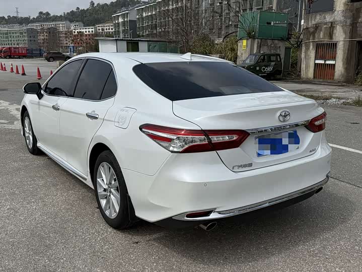 Фото 7 - Toyota Camry