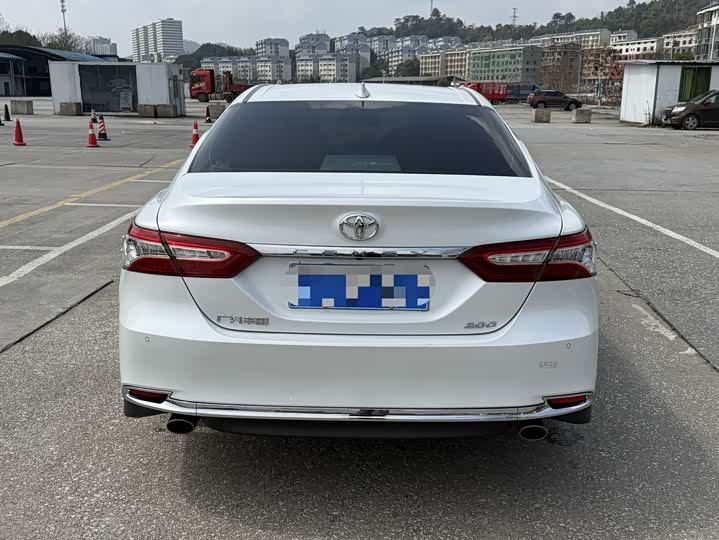 Фото 8 - Toyota Camry