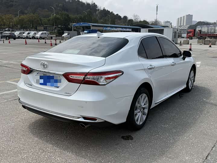 Фото 9 - Toyota Camry