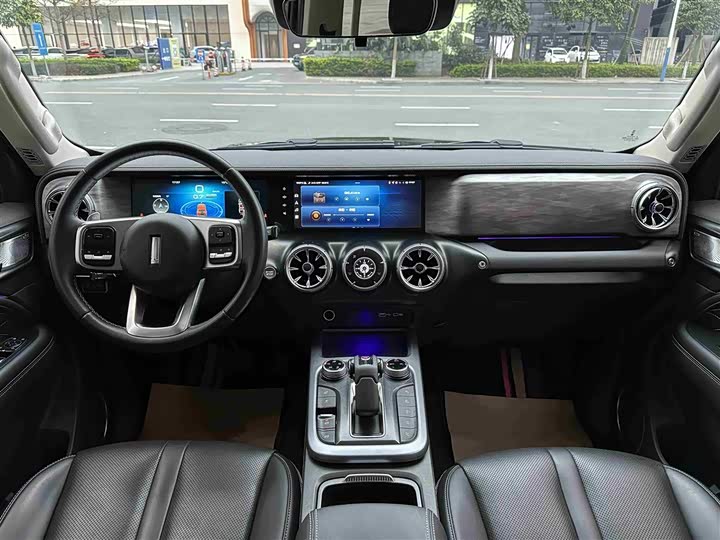 Фото 5 - Tank 300