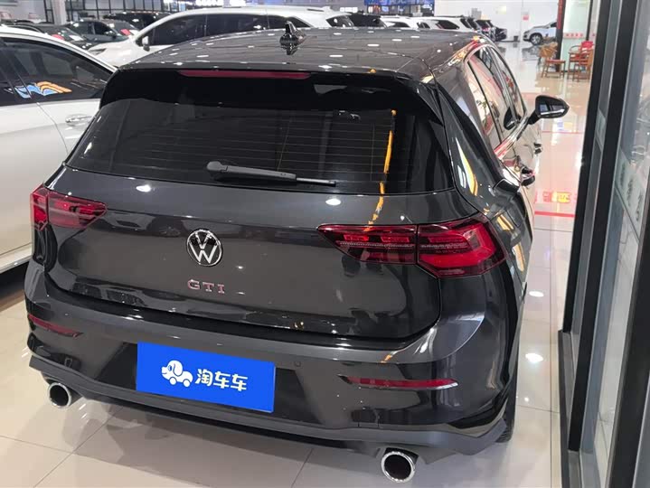 Photo 3 - Volkswagen Golf GTI