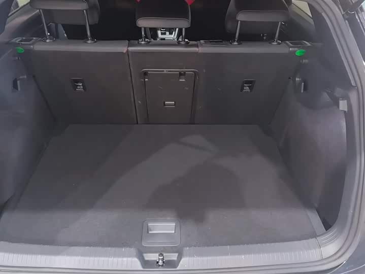 Photo 4 - Volkswagen Golf GTI